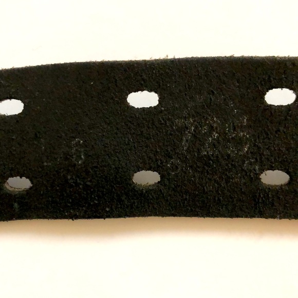 Levi’s Black belt Leather Double Perforated silver hardware Excellent Condition - Picture 4 of 5